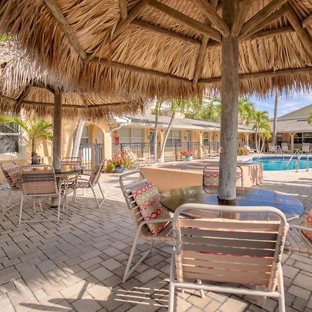 Walkable To Restaurants And Steps To The Beach! - Coconut Villa'S Suite 10 St. Pete Beach Εξωτερικό φωτογραφία