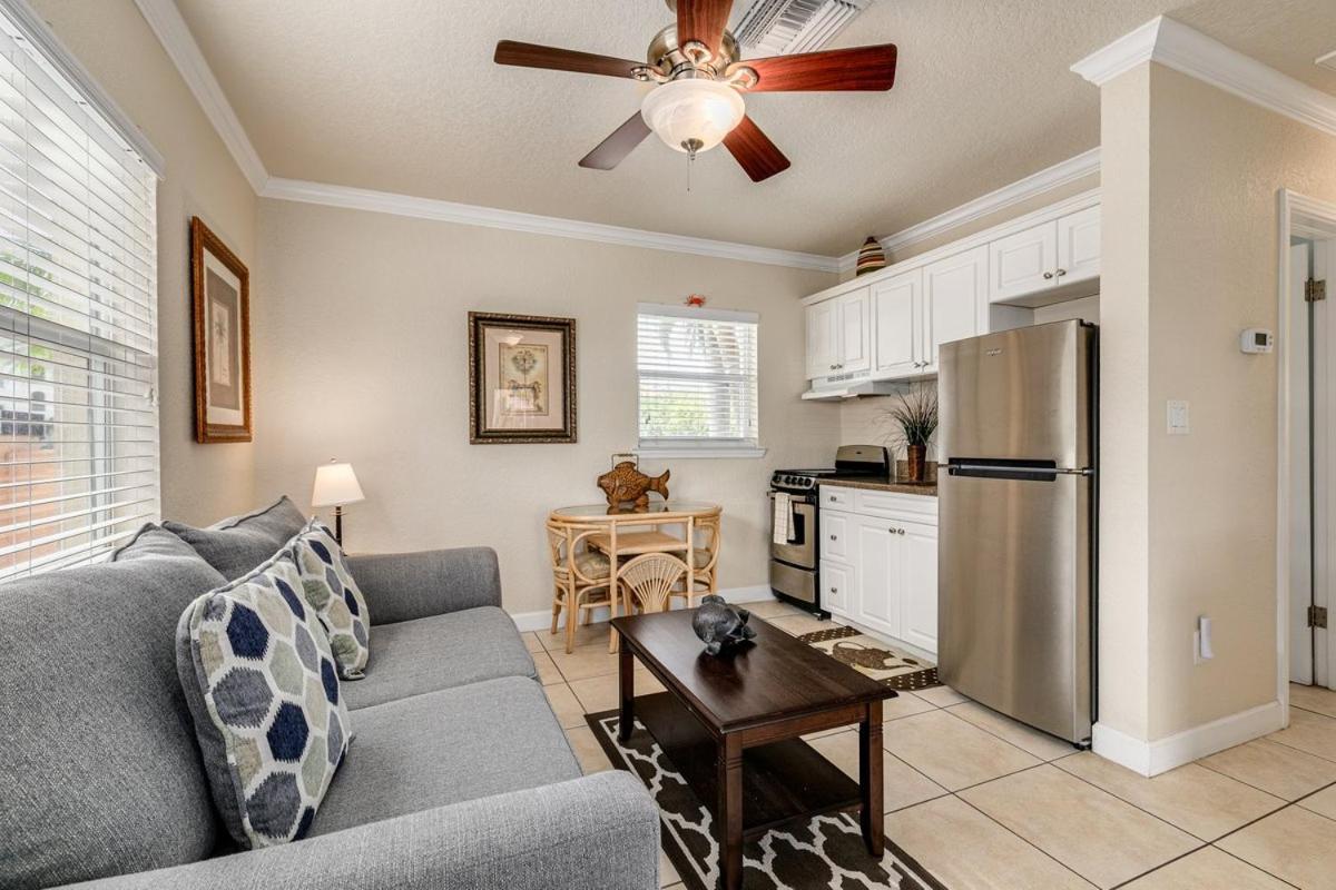 Walkable To Restaurants And Steps To The Beach! - Coconut Villa'S Suite 10 St. Pete Beach Εξωτερικό φωτογραφία