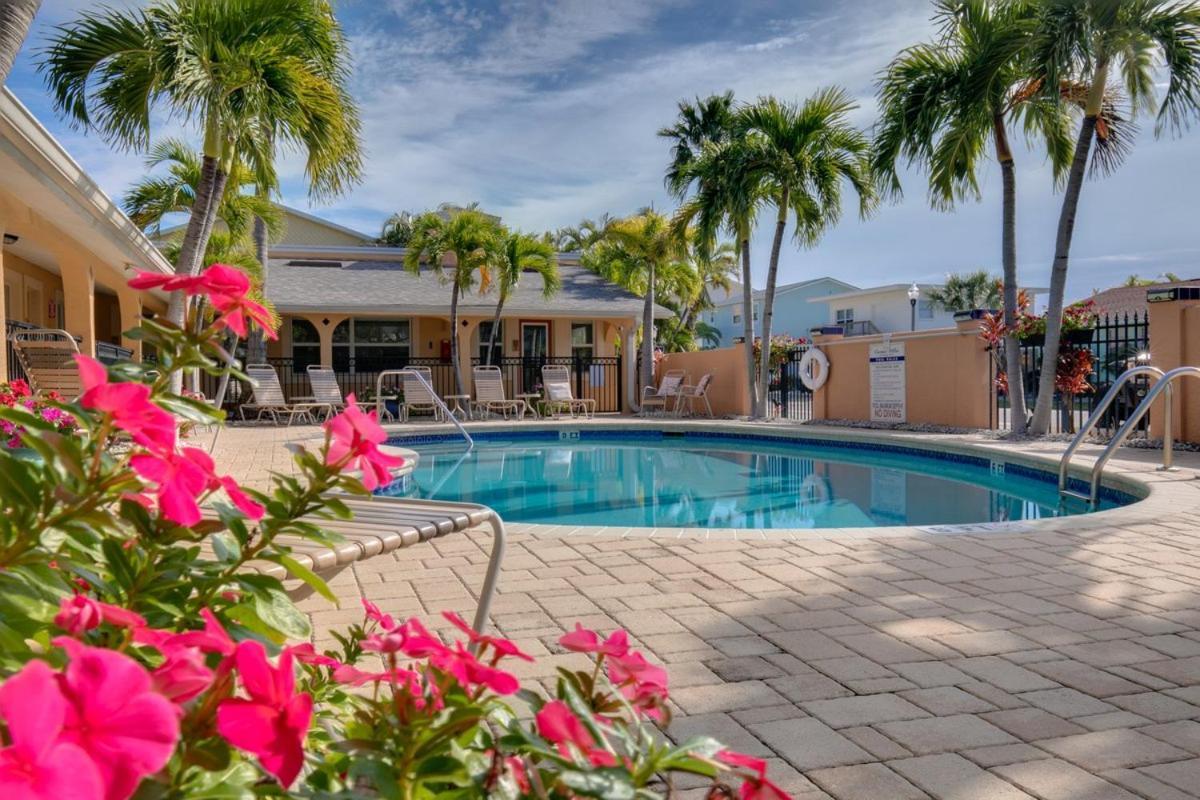 Walkable To Restaurants And Steps To The Beach! - Coconut Villa'S Suite 10 St. Pete Beach Εξωτερικό φωτογραφία