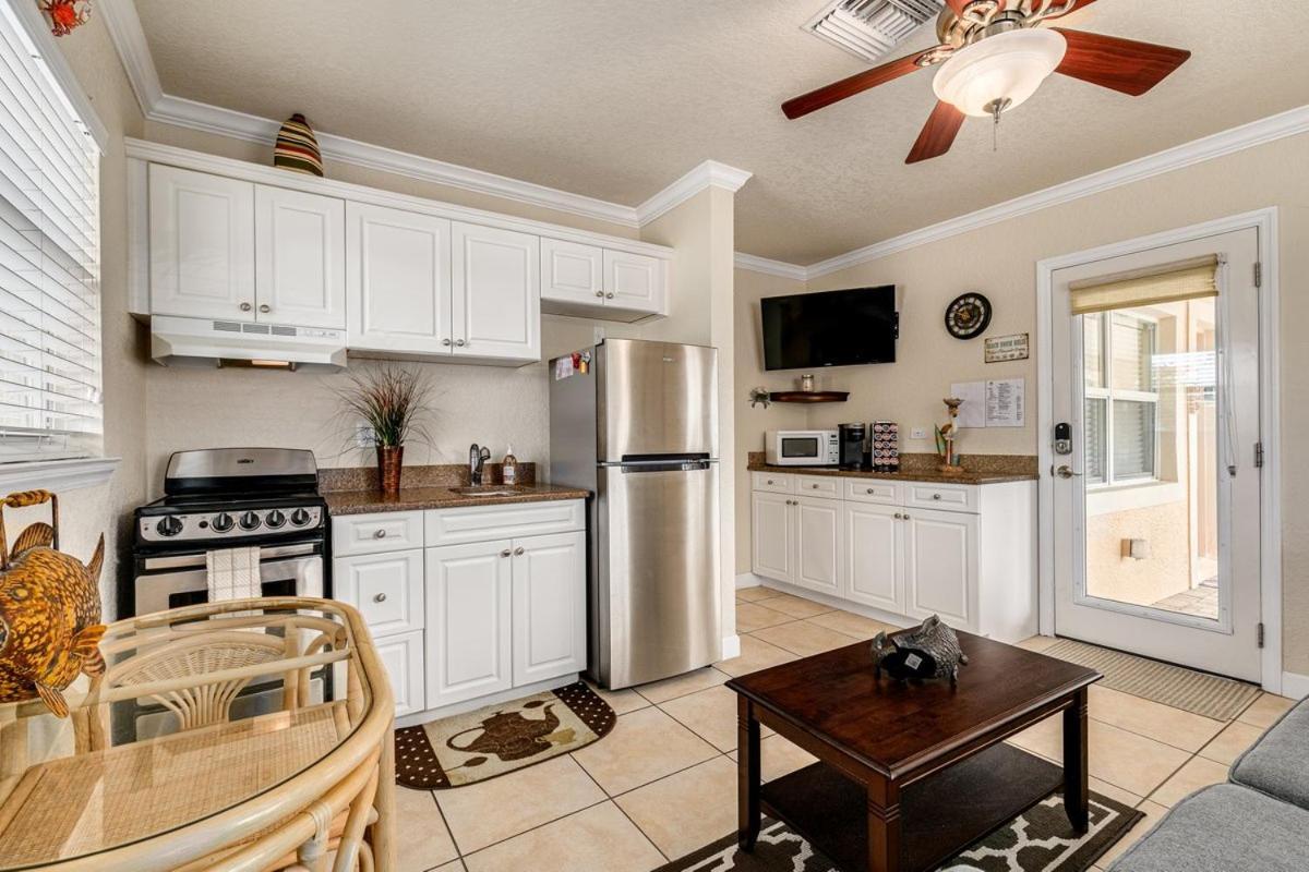 Walkable To Restaurants And Steps To The Beach! - Coconut Villa'S Suite 10 St. Pete Beach Εξωτερικό φωτογραφία